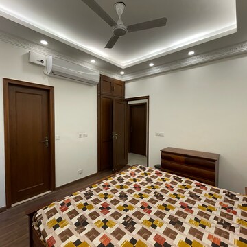 Bedroom in 4 BHK Builder Floor at BPTP Amstoria, Sector 102 – for Rent