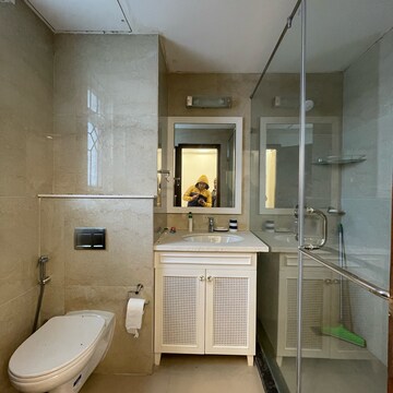 Bathroom in 4 BHK Builder Floor at BPTP Amstoria, Sector 102 – for Rent