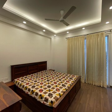 Bedroom in 4 BHK Builder Floor at BPTP Amstoria, Sector 102 – for Rent