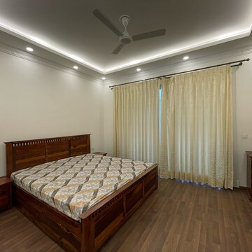 Bedroom in 4 BHK Builder Floor at BPTP Amstoria, Sector 102 – for Rent