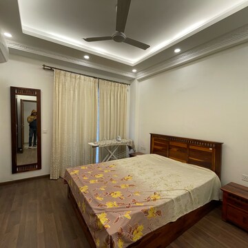 Bedroom in 4 BHK Builder Floor at BPTP Amstoria, Sector 102 – for Rent