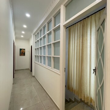 Building Lobby in 4 BHK Builder Floor at BPTP Amstoria, Sector 102 – for Rent