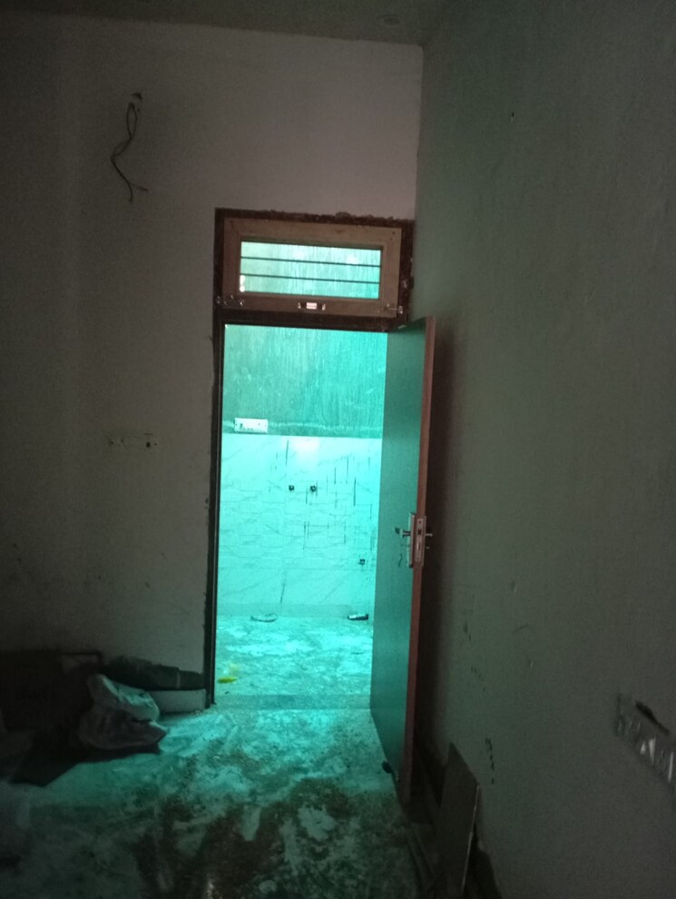 Room, new-friends-colony 3 Bedroom 100 Sq.Yd. Independent House In Sanjay Nagar Ghaziabad 8052852