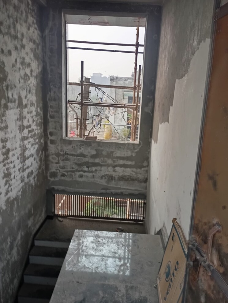 Balcony, new-friends-colony 3 Bedroom 100 Sq.Yd. Independent House In Sanjay Nagar Ghaziabad 8052852