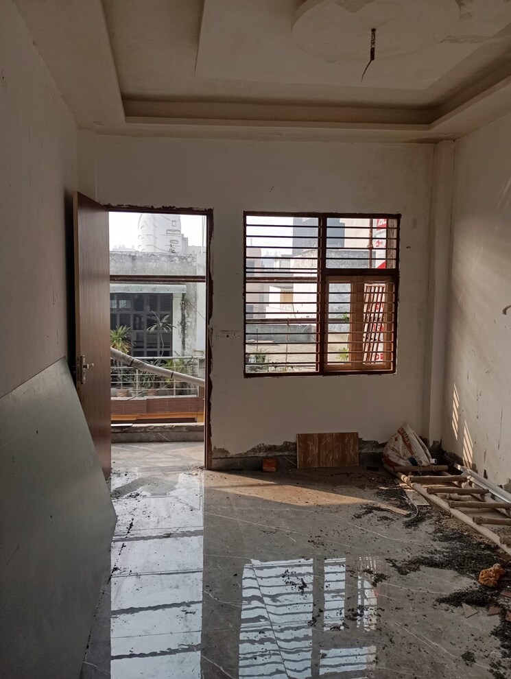  Parking, new-friends-colony 3 Bedroom 100 Sq.Yd. Independent House In Sanjay Nagar Ghaziabad 8052852