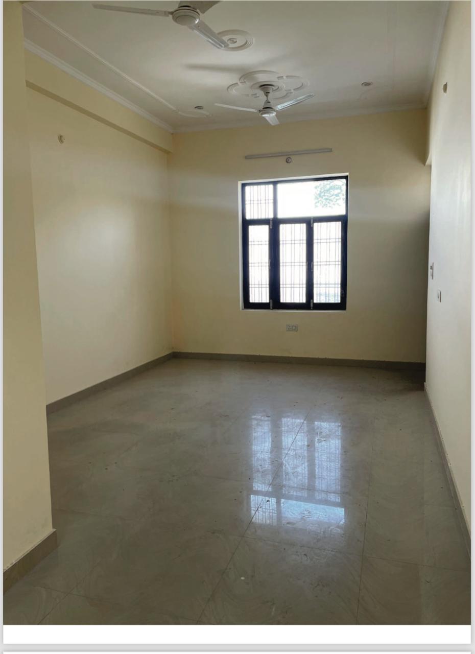 3 BHK + Servant Room Apartment For Sale in Sector 28