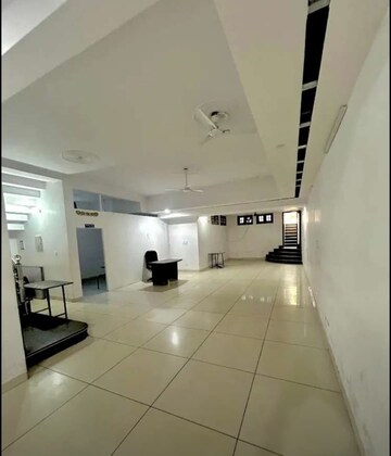 Room in 3 BHK Apartment at Sector 28 – for Sale