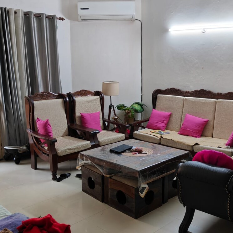 Team Area, rwa-apartments-sector-27 4 Bedroom 162 Sq.Mt. Apartment In Sector 27 Noida 8052866