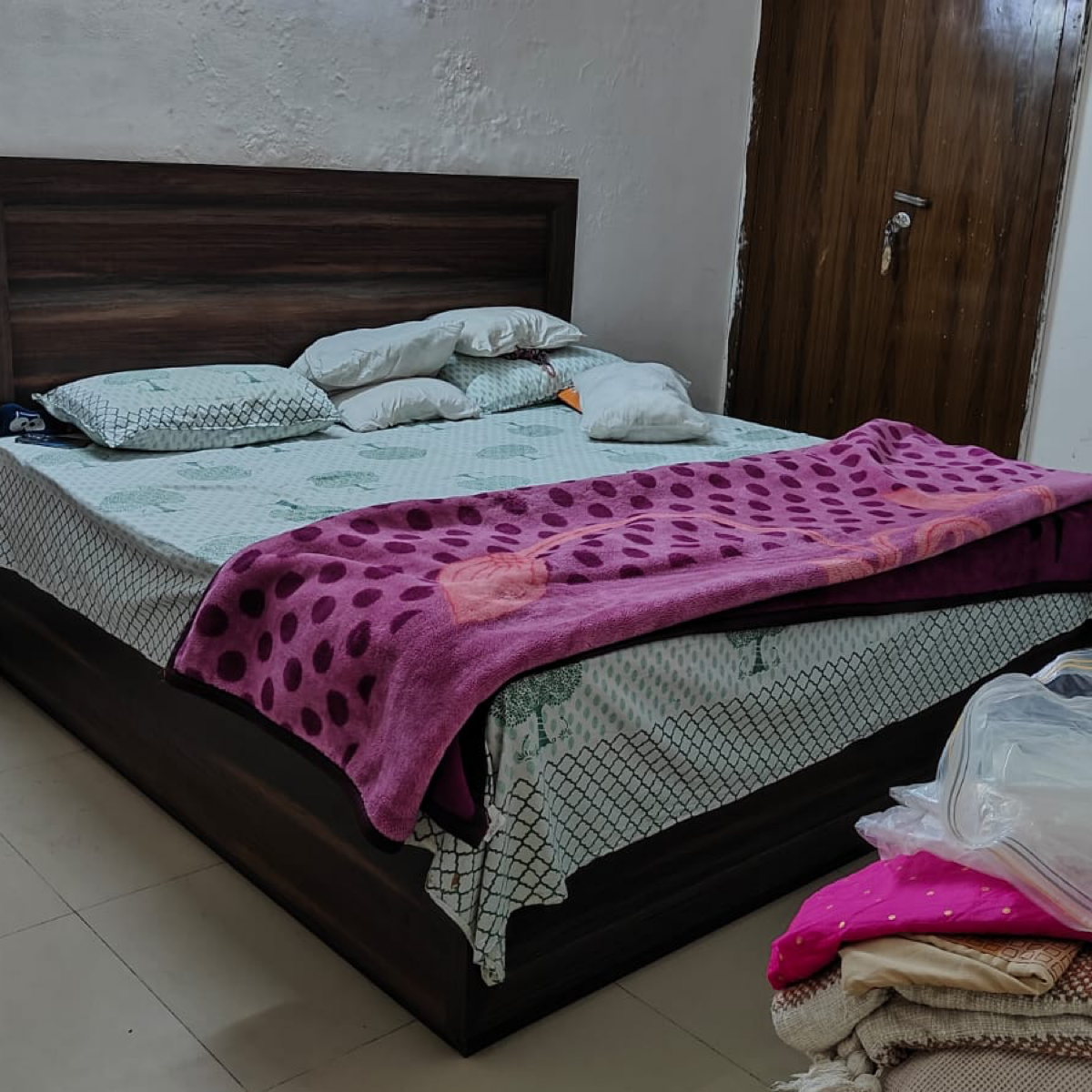 4 BHK Apartment For Sale in RWA Apartments Sector 27