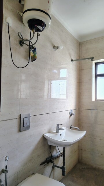 Bathroom in 2 BHK Builder Floor at M3M Atrium, Sector 57 – for Rent
