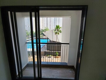 Room in 1 BHK Apartment at Runwal Eirene, Balkum Pada – for Rent