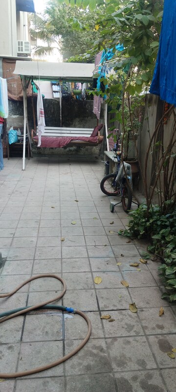Parking in 2.5 BHK Builder Floor at Vastrapur – for Sale