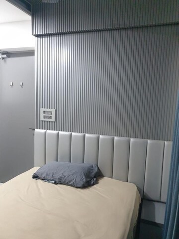 Room in 2 BHK Apartment at Hi Tech City – for Rent