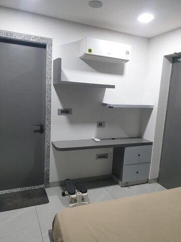 Room in 2 BHK Apartment at Hi Tech City – for Rent