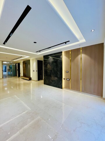 Room in 4 BHK Builder Floor at SS Southend Floors, South City 2 – for Sale