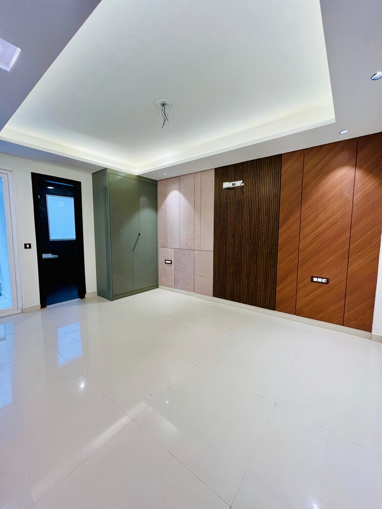 Room, ss-southend-floors 4 Bedroom 240 Sq.Yd. Builder Floor In South City 2 Gurgaon 8052934