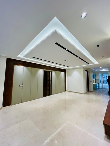 Room in 4 BHK Builder Floor at SS Southend Floors, South City 2 – for Sale