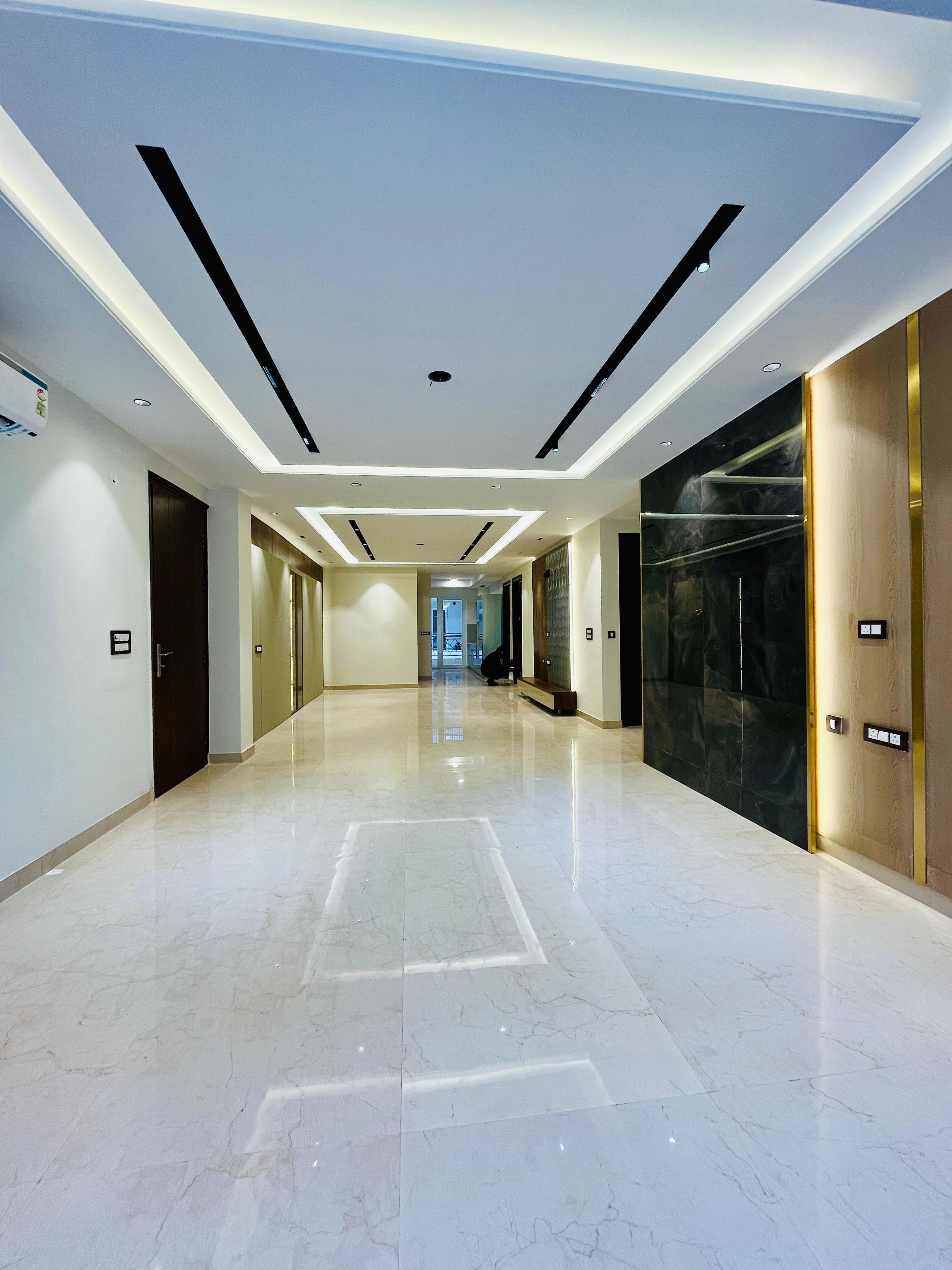 4 BHK + Pooja Room,Servant Room,Extra Room Builder Floor For Sale in SS Southend Floors