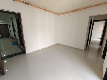 Room in 2 BHK Apartment at Runwal Eirene, Balkum Pada – for Rent