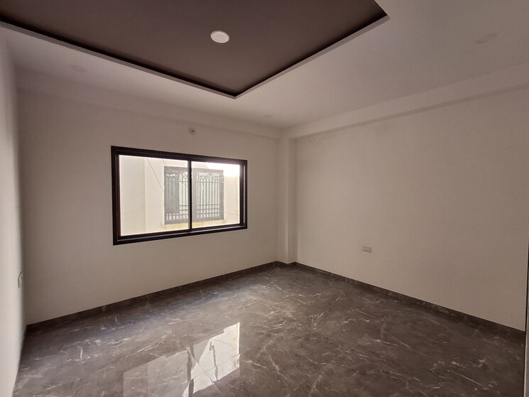 Room, adajan 4 Bedroom 4000 Sq.Ft. Independent House In Adajan Surat 8053017