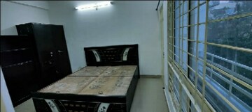 Room in 3 BHK Apartment at Alkapuri – for Rent