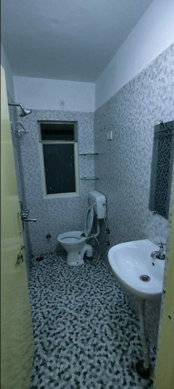 Bathroom in 3 BHK Apartment at Alkapuri – for Rent
