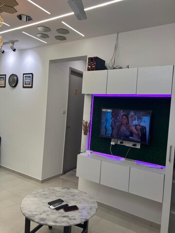 Furnished Amenities in 1 BHK Apartment at Sheth Vasant Oasis, Andheri East – for Rent