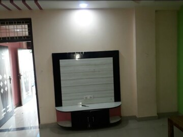 Furnished Amenities in 3 BHK Apartment at Bhind Road – for Rent