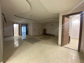 Building Lobby in 4 BHK Builder Floor at Sector 85 – for Sale