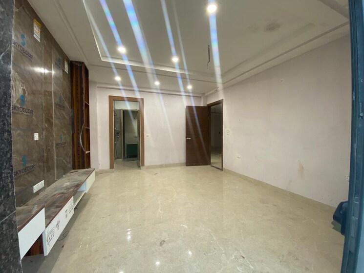 Room, sector 85 4 Bedroom 350 Sq.Yd. Builder Floor In Sector 85 Faridabad 8053032