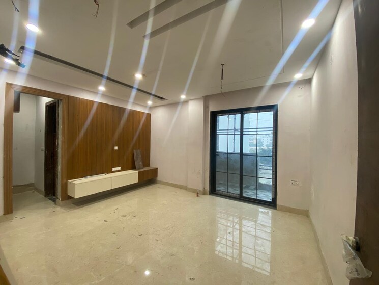 Room, sector 85 4 Bedroom 350 Sq.Yd. Builder Floor In Sector 85 Faridabad 8053032