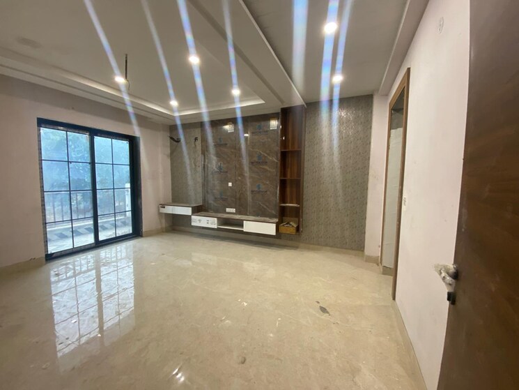 Room, sector 85 4 Bedroom 350 Sq.Yd. Builder Floor In Sector 85 Faridabad 8053032