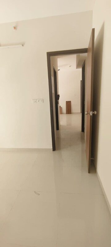 Room in 1 BHK Apartment at Lodha Amara, Kolshet Road – for Sale