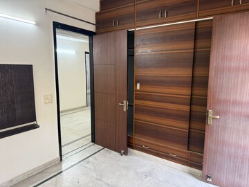 Room in 3 BHK Builder Floor at RWA Residential Society Sector 46, Sector 46 – for Rent