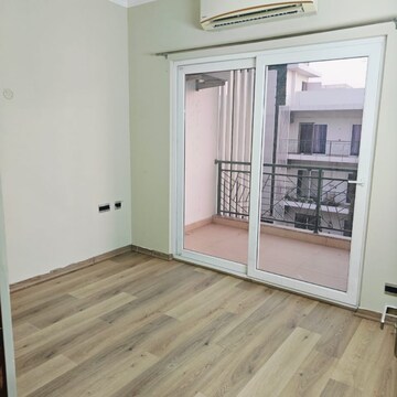Room in 3 BHK Apartment at Central Park Lake Front Towers, Sohna Sector 33 – for Rent