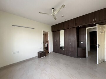 Room in 3 BHK Apartment at Salarpuria Serenity, Hsr Layout – for Rent