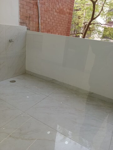 Room in 3 BHK Apartment at Sector 7 Dwarka – for Sale