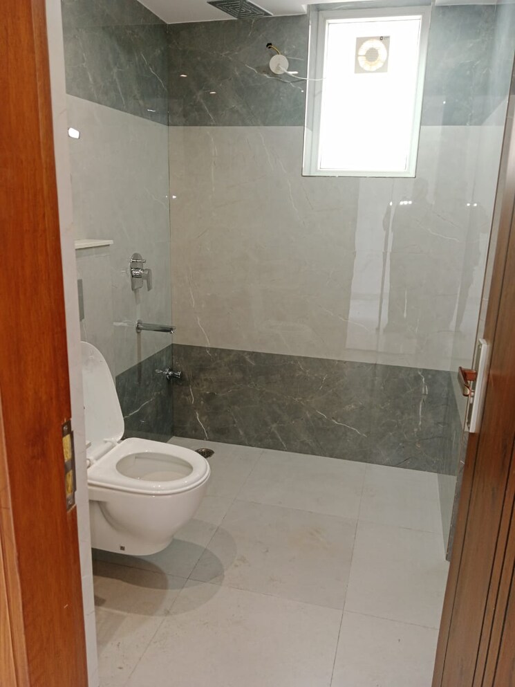 Bathroom, sector 7 dwarka 3 Bedroom 1450 Sq.Ft. Apartment In Sector 7 Dwarka Delhi 8053259