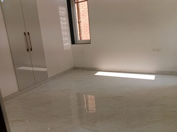 Room in 3 BHK Apartment at Sector 7 Dwarka – for Sale