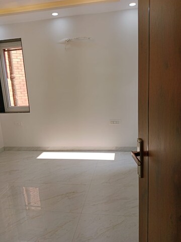 Room in 3 BHK Apartment at Sector 7 Dwarka – for Sale