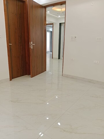 Room in 3 BHK Apartment at Sector 7 Dwarka – for Sale