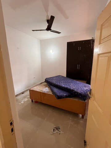 Furnished Amenities in 2 BHK Apartment at Aims Golf City, Sector 75 – for Rent