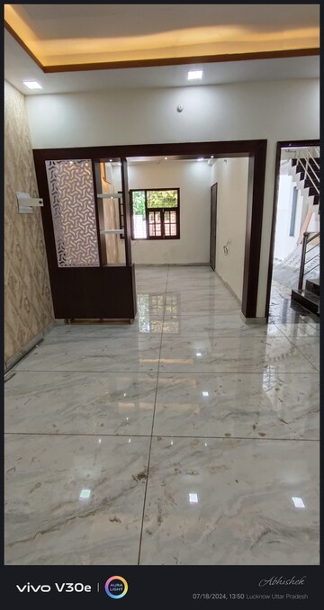 Room in 3 BHK Villa at Jankipuram – for Sale