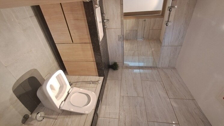 Bathroom, rustomjee-crown 4 Bedroom 2500 Sq.Ft. Apartment In Prabhadevi Mumbai 8053339