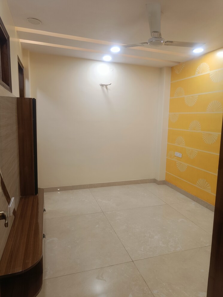 Room, burari 4 Bedroom 135 Sq.Yd. Builder Floor In Burari Delhi 8053450