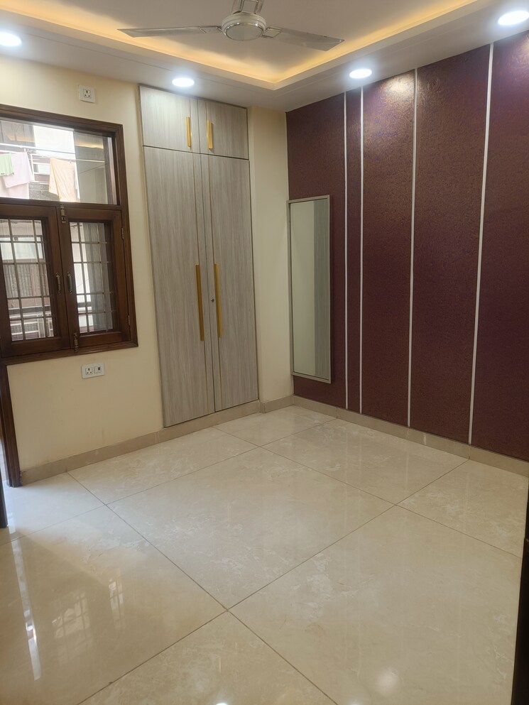 Room, burari 4 Bedroom 135 Sq.Yd. Builder Floor In Burari Delhi 8053450