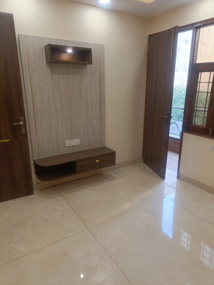 Room, burari 4 Bedroom 135 Sq.Yd. Builder Floor In Burari Delhi 8053450