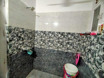 Bathroom in 4 BHK Builder Floor at Ardee City The Residency, Sector 52 – for Sale