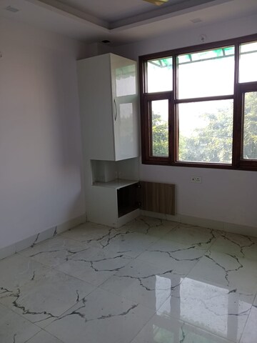 Room in 2 BHK Apartment at Sector 17, Dwarka – for Sale