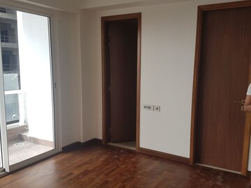 Room in 3 BHK Apartment at Omkar Alta Monte, Malad East – for Rent